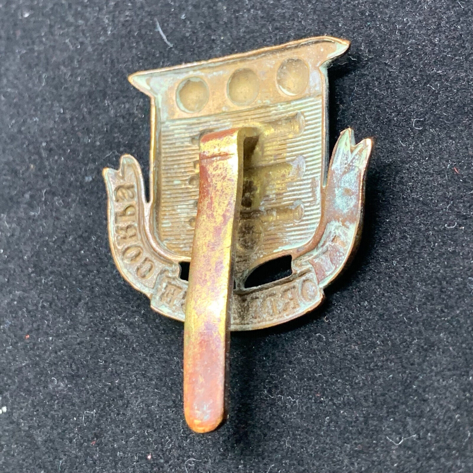 Original Ww1 British Army Cap Badge - Army Ordnance Corps Aoc 