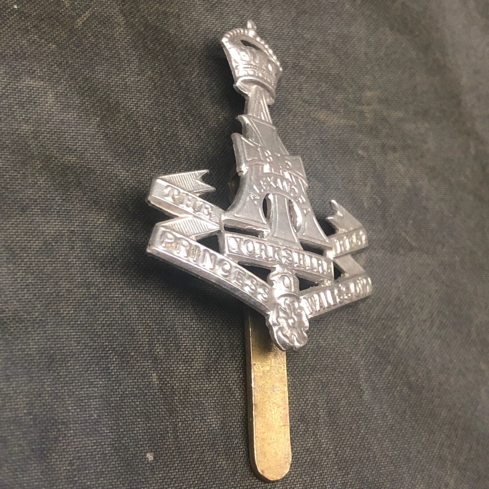 Original WW2 British Army Cap Badge - Yorkshire (Green Howards) Regiment - The Militaria Shop
