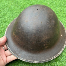 Lade das Bild in den Galerie-Viewer, WW2 British Army Mk2 Brodie Helmet - Original Paintwork &amp; Divisional Sign
