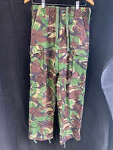 Lade das Bild in den Galerie-Viewer, Genuine British Army DPM Camouflaged Combat Trousers Lightweight - Size 80/76/92
