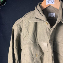 Charger l&#39;image dans la galerie, Original British Army Khaki Drill Combat Shirt - WW2 Pattern - 38&quot; Chest
