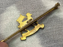 Charger l&#39;image dans la galerie, Original British Army The Queen&#39;s Regiment Gilt &amp; Enamel Sweetheart Brooch
