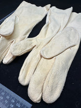 Charger l&#39;image dans la galerie, Original RAF Royal Air Force Chamois Inner Flying Gloves - WW2 Pattern
