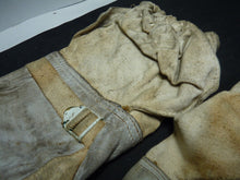 Load image into Gallery viewer, Original WW2 Pattern British Army White Camouflaged Gloves / Gunners Mittens
