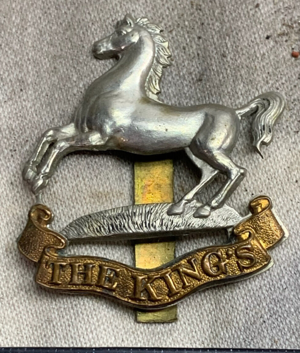 Origianl WW2 British Army The King's (Liverpool) Regiment Cap Badge