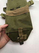 Charger l&#39;image dans la galerie, Original WW2 British Army Assault Lightwieght Gas Mask Bag
