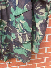 Lade das Bild in den Galerie-Viewer, Genuine British Army DPM Camouflaged Combat Jacket - Size 180/96
