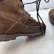 Load image into Gallery viewer, British Army Surplus Brown Leather Combat Boots - Iturri - Size UK 8 L - The Militaria Shop
