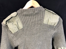 Lade das Bild in den Galerie-Viewer, British Army Olive Jersey Utility Jumper Elbow Patches Wool Pullover - Size 1
