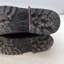 Lade das Bild in den Galerie-Viewer, British Army Surplus Defender Brown Leather Combat Boots - Altberg Size UK 9 M - The Militaria Shop
