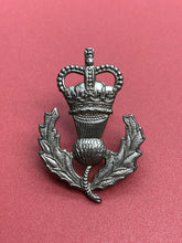 Load image into Gallery viewer, Genuine British Army Queen&#39;s Own Highlanders Collar Badge
