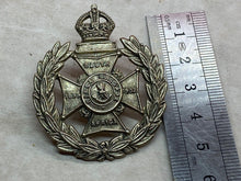 Load image into Gallery viewer, Original WW1/ WW2 Rifle Brigade Regiment Cap Badge
