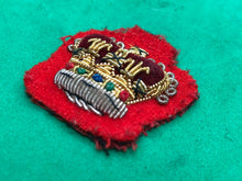 Lade das Bild in den Galerie-Viewer, Genuine British Army Red Backed Rank Crown - Embroidered Bullion Badge
