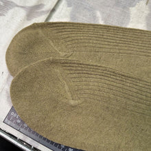 Charger l&#39;image dans la galerie, Original British Army WW2 New Old Stock Officers Wool Khaki Socks - Varied Sizes
