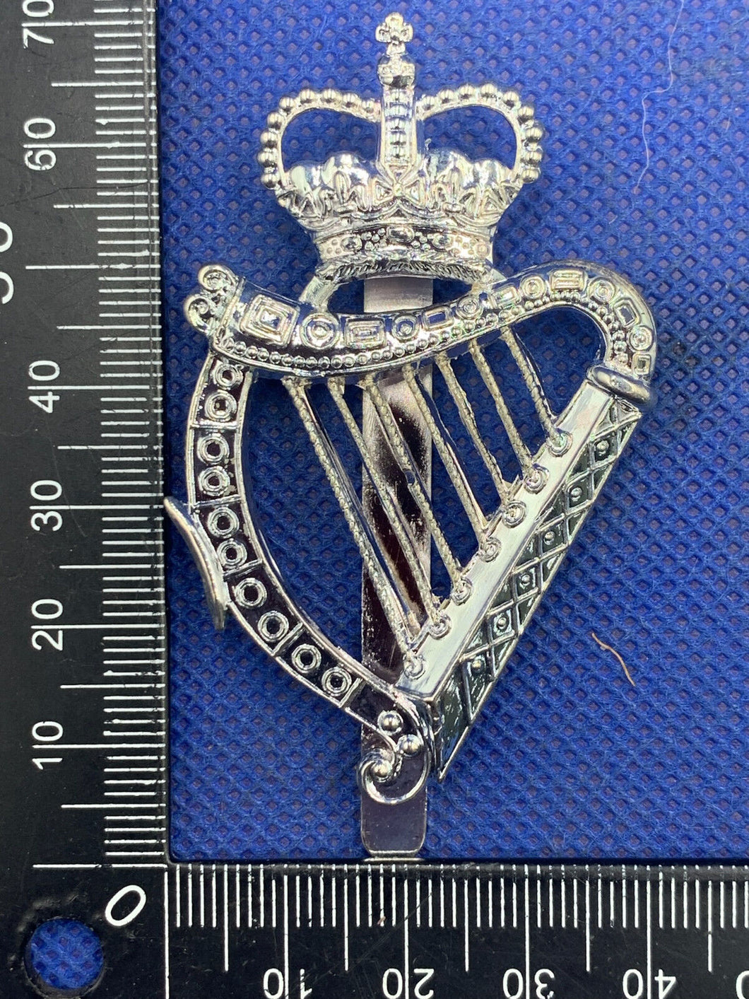 Genuine British Army London Irish Rifles Cap Badge