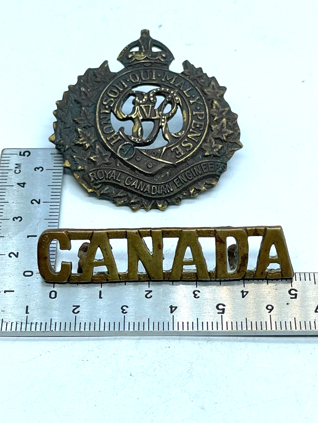 Original GV Canadian Royal Engineers Cap Badge & Shoulder Title - The Militaria Shop