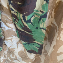 Lade das Bild in den Galerie-Viewer, British Army DPM Camouflaged Temperate Trousers - 76/80/96 - Vintage Clothing
