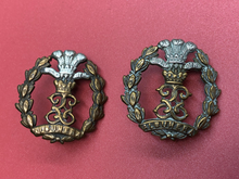 Load image into Gallery viewer, Original WW2 British Army Middlesex Regiment Collar Badge Pair
