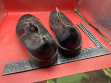 Load image into Gallery viewer, British Army Officer&#39;s Issue Black Leather Shoes. Bata Manufactured. Dated 1975.
