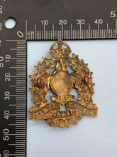 Charger l&#39;image dans la galerie, Genuine WW2 Canadian Army Le Régiment de Maisonneuve Cap Badge
