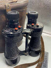 Charger l&#39;image dans la galerie, Original British Army Pair of 1942 Prismatic Binoculars in Case - WD Marked
