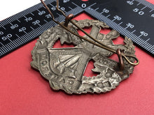 Lade das Bild in den Galerie-Viewer, Original WW1 British Army Liverpool Scottish Cameron Highlanders Cap Badge
