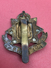 Lade das Bild in den Galerie-Viewer, Original WW2 British Army Kings Crown Cap Badge - East Surrey Regiment

