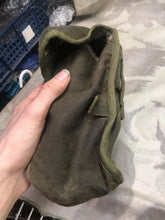 Lade das Bild in den Galerie-Viewer, British Army OD Green Water Bottle Pouch 1980s/1990s era
