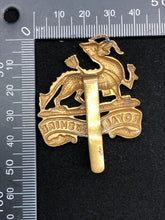 Charger l&#39;image dans la galerie, Original WW2 British Army Royal Berkshire Regiment Cap Badge
