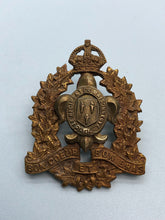 Charger l&#39;image dans la galerie, Genuine WW2 Canadian Army Le Régiment de Maisonneuve Cap Badge
