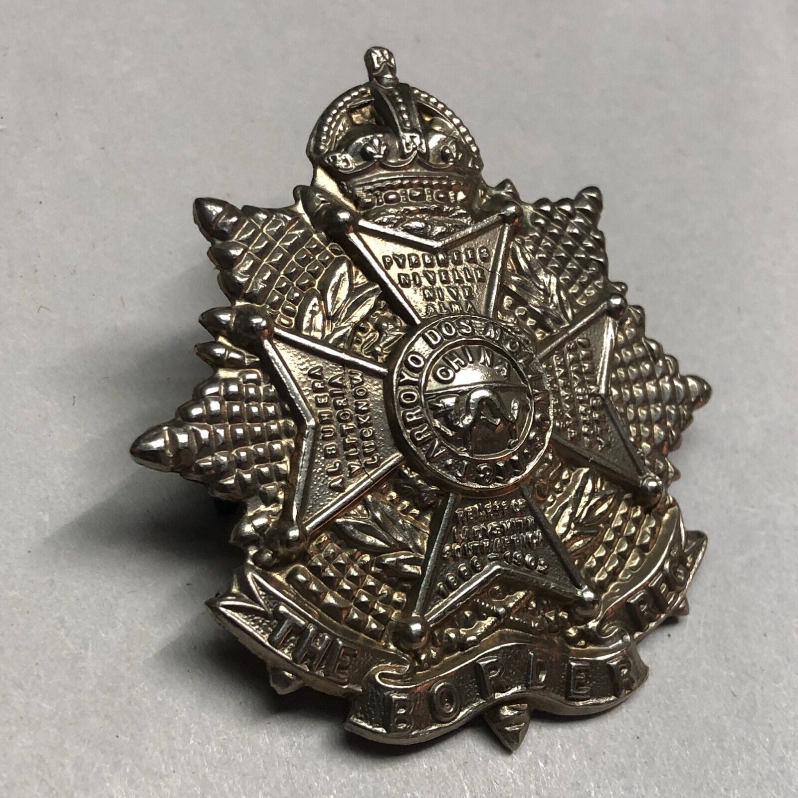 Original WW1 British Army Border Regiment Cap Badge - The Militaria Shop