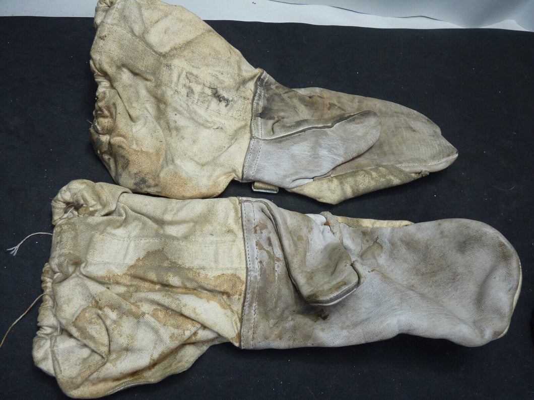 Original WW2 Pattern British Army White Camouflaged Gloves / Gunners Mittens