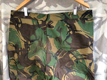 Lade das Bild in den Galerie-Viewer, Genuine British Army DPM Waterproof Trousers - Size 78/100
