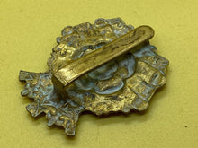 Lade das Bild in den Galerie-Viewer, Original British Army Duke of Lancaster&#39;s Own Cap Badge
