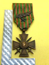 Lade das Bild in den Galerie-Viewer, Originale französische Croix du Guerre-Medaille aus dem 1. Weltkrieg – 1914–1916 mit MiD und Stern 
