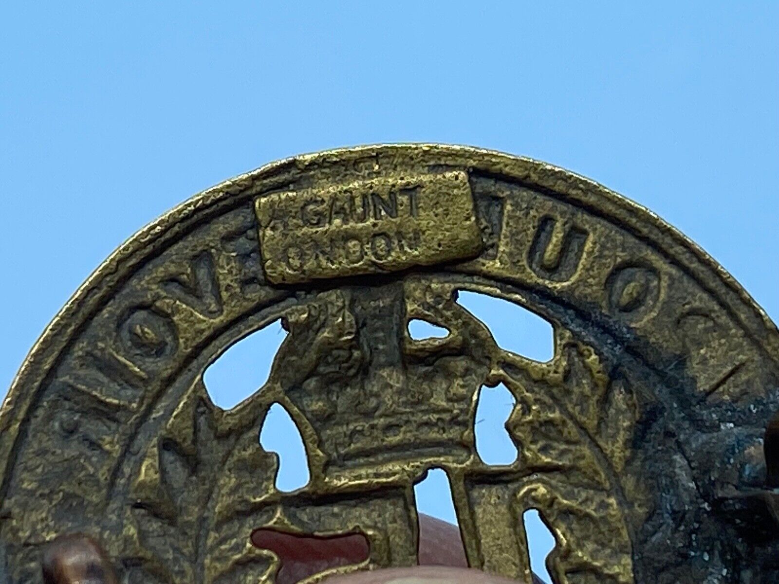 Original New Zealand Rifle 15th North Auckland Cap Badge - Gaunt Maker Marked - The Militaria Shop