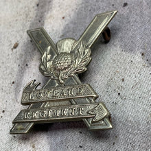 Charger l&#39;image dans la galerie, Original WW2 British Army The Lowland Regiment Cap Badge
