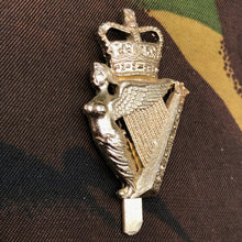 Lade das Bild in den Galerie-Viewer, Original British Staybrite Army Cap - Royal Irish Rangers - The Militaria Shop
