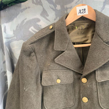 Load image into Gallery viewer, Original WW2 era US Army / New York State Police Vintage Jacket - 39 Regular
