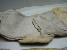 Load image into Gallery viewer, Original WW2 Pattern British Army White Camouflaged Gloves / Gunners Mittens
