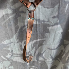 Lade das Bild in den Galerie-Viewer, Original WW1 / WW2 French Army Leather Y Straps
