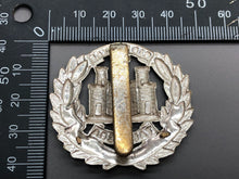 Charger l&#39;image dans la galerie, Genuine British Army Northamptonshire Regiment Cap Badge
