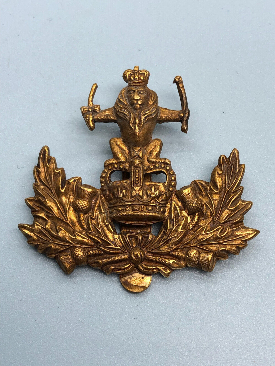 Original British Army Queens Own Royal Glasgow Yeomanry Regiment Cap Badge