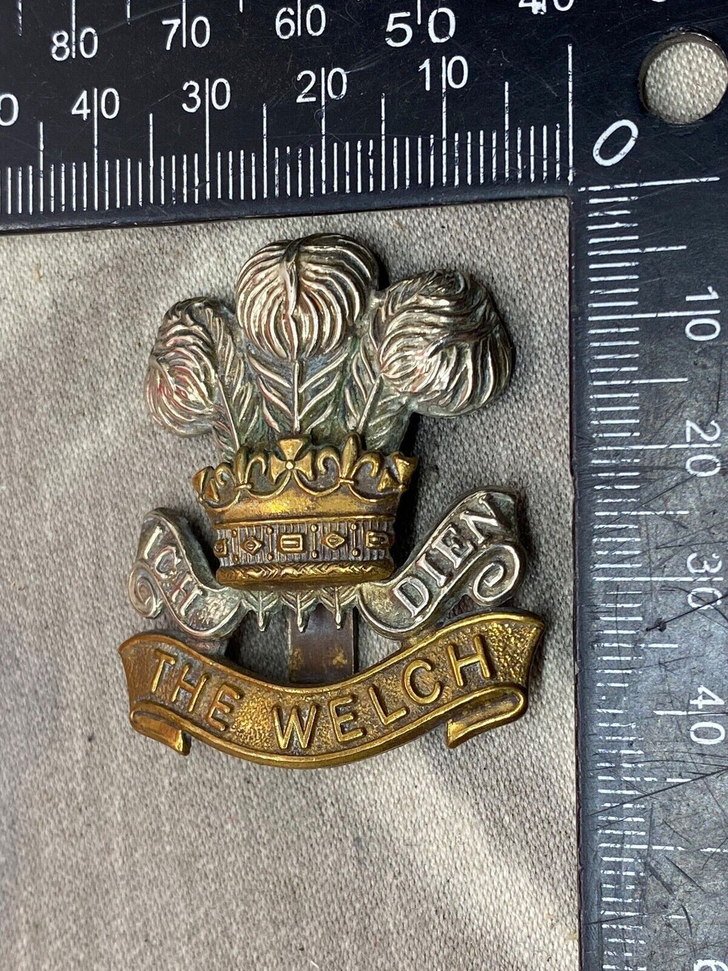 Original British Army WW1 / WW2 Welsh Regiment Regiment Cap Badge