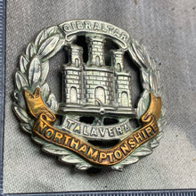 Charger l&#39;image dans la galerie, Original WW2 British Army Northamptonshire Regiment Cap Badge
