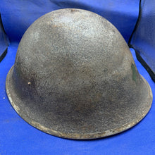 Lade das Bild in den Galerie-Viewer, Original WW2 British/Canadian Army Mk3 Combat Helmet
