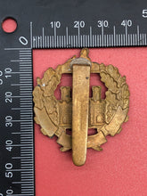 Charger l&#39;image dans la galerie, Original WW2 British Army The Essex Regiment Cap Badge
