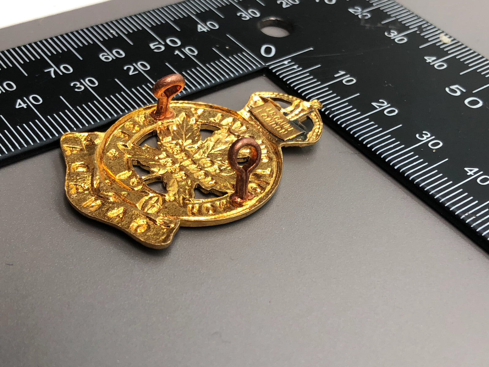 Genuine Canadian Army Royal Montreal Regiment Cap Badge - The Militaria Shop