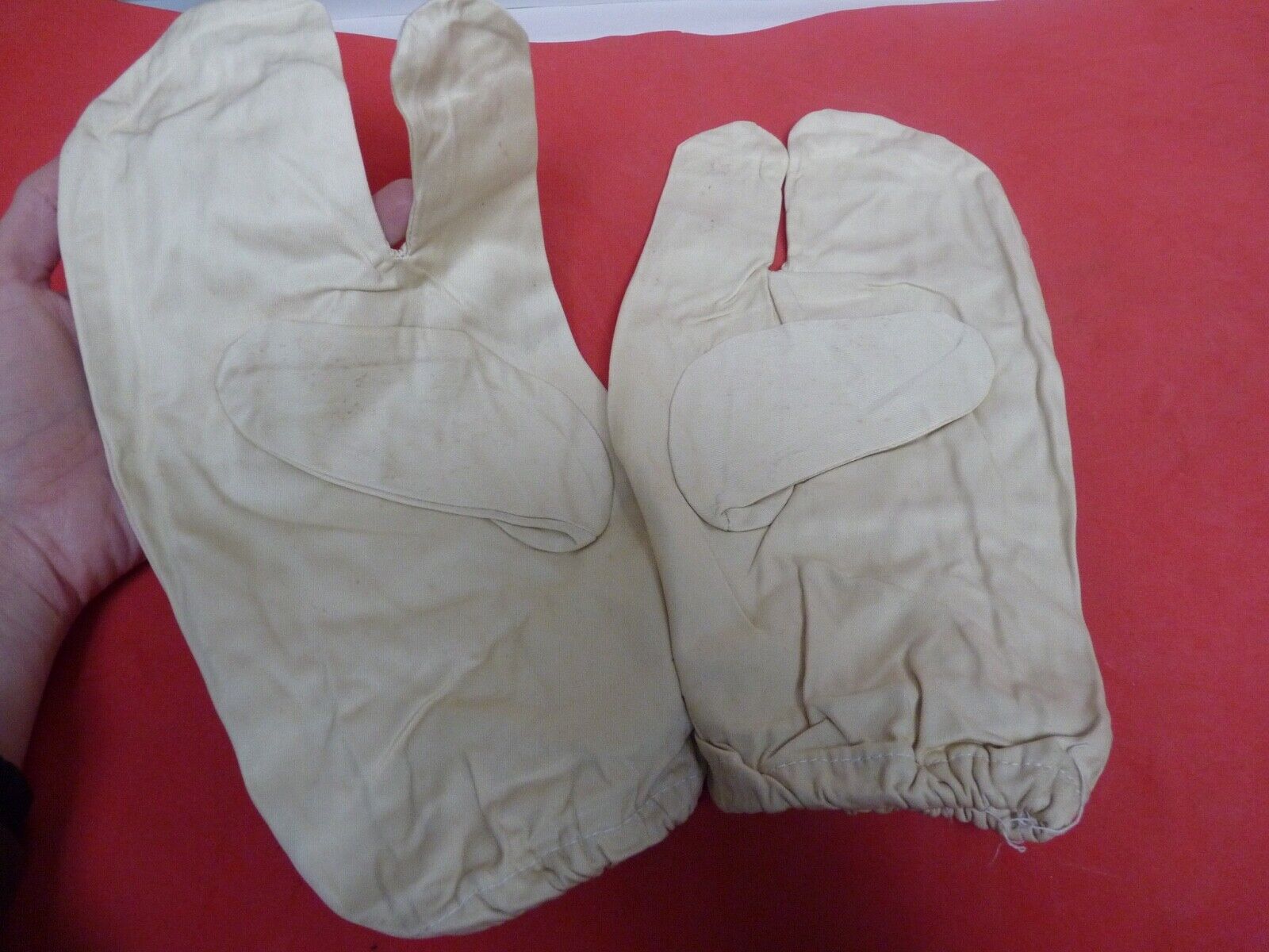 Original WW2 British Army Gunners Winter White Gloves - 1942 - The Militaria Shop