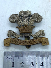 Lade das Bild in den Galerie-Viewer, WW1 British Army Flint &amp; Denbighshire Yeomanry Cap Badge
